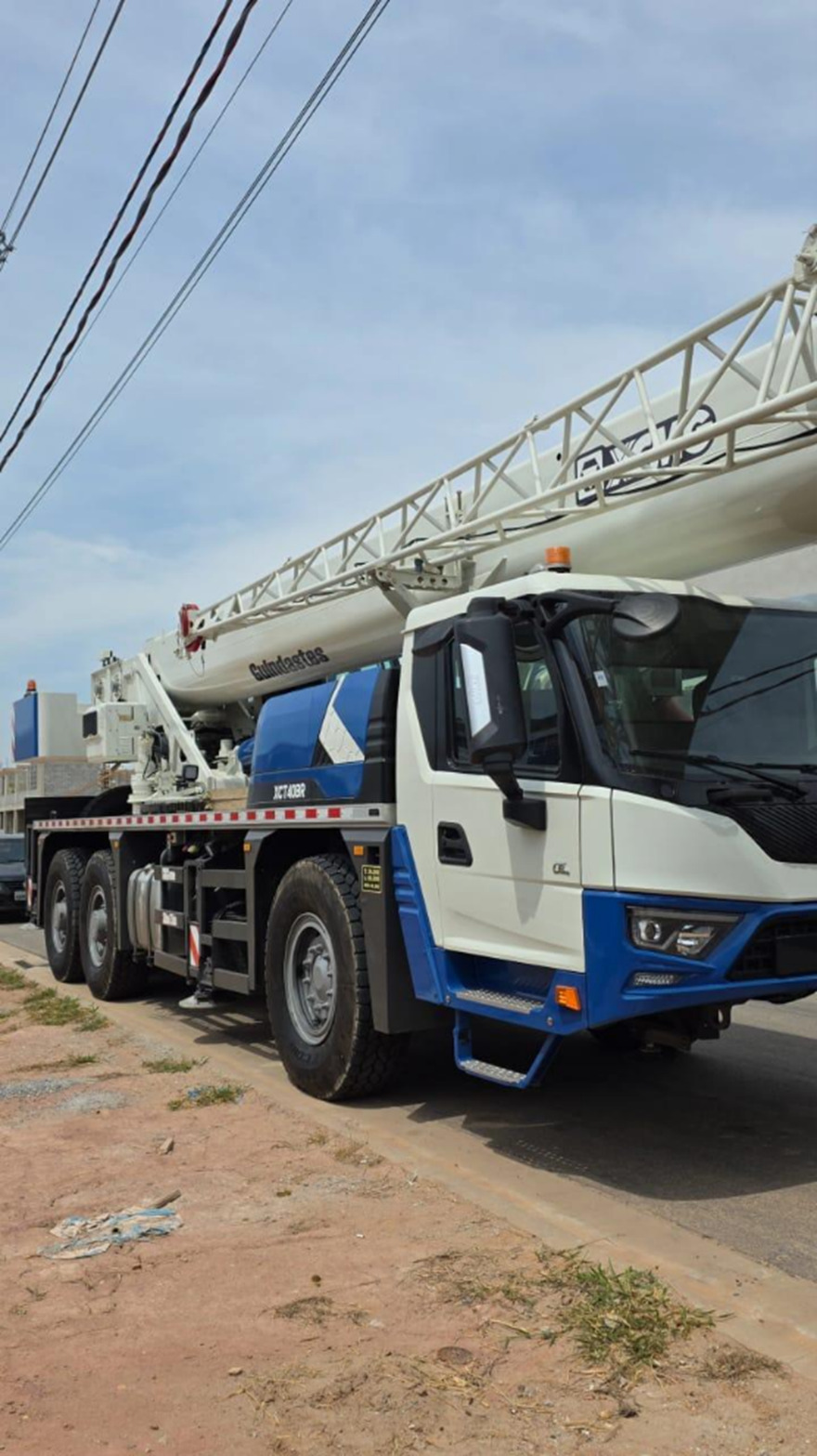 Guindaste branco modelo XCMG-XCT40BR-2024
